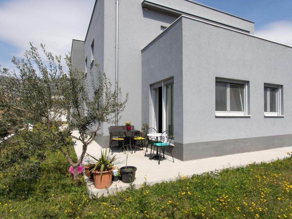 Apartments With A Parking Space Kastel Stari, Kastela - 22590 Exterior photo